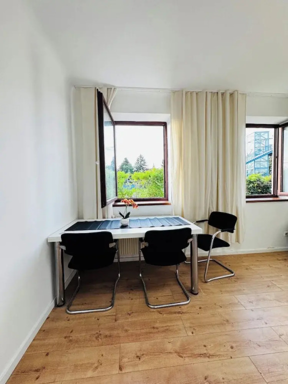Cozy 3BR Apt with Garden Sleeps 10