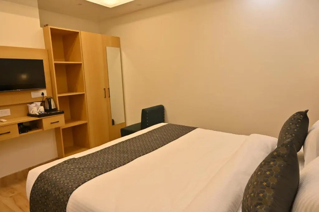 FabHotel Vatsa Residency
