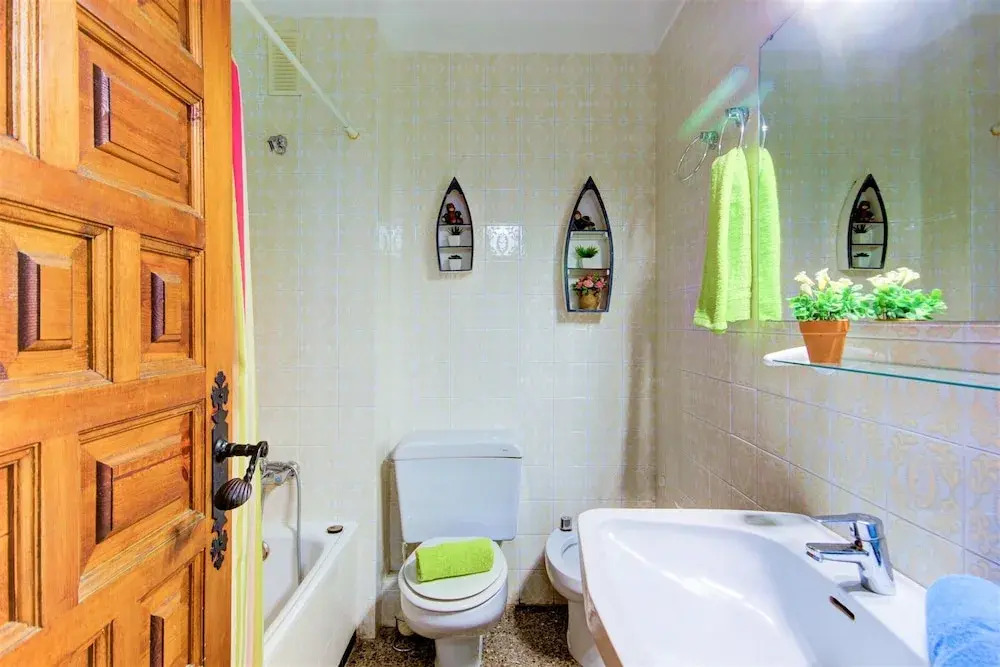 Villa near Roses with Pool & Beach Access