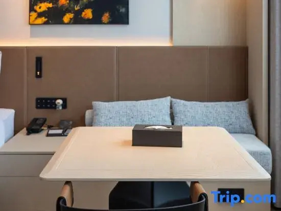 MEHOOD LESTIE Hotel (Yantai Zhifu Station Red Star Macalline Central Park)
