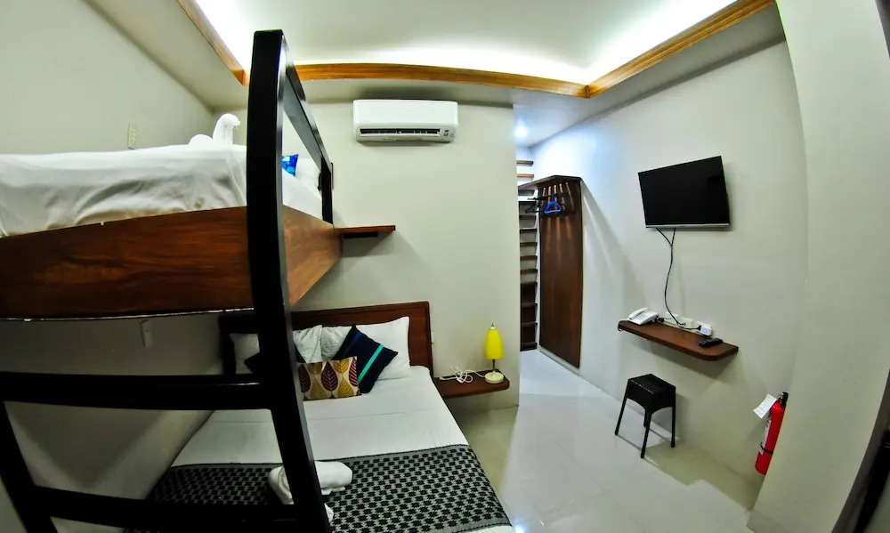 4.13 suites hotel