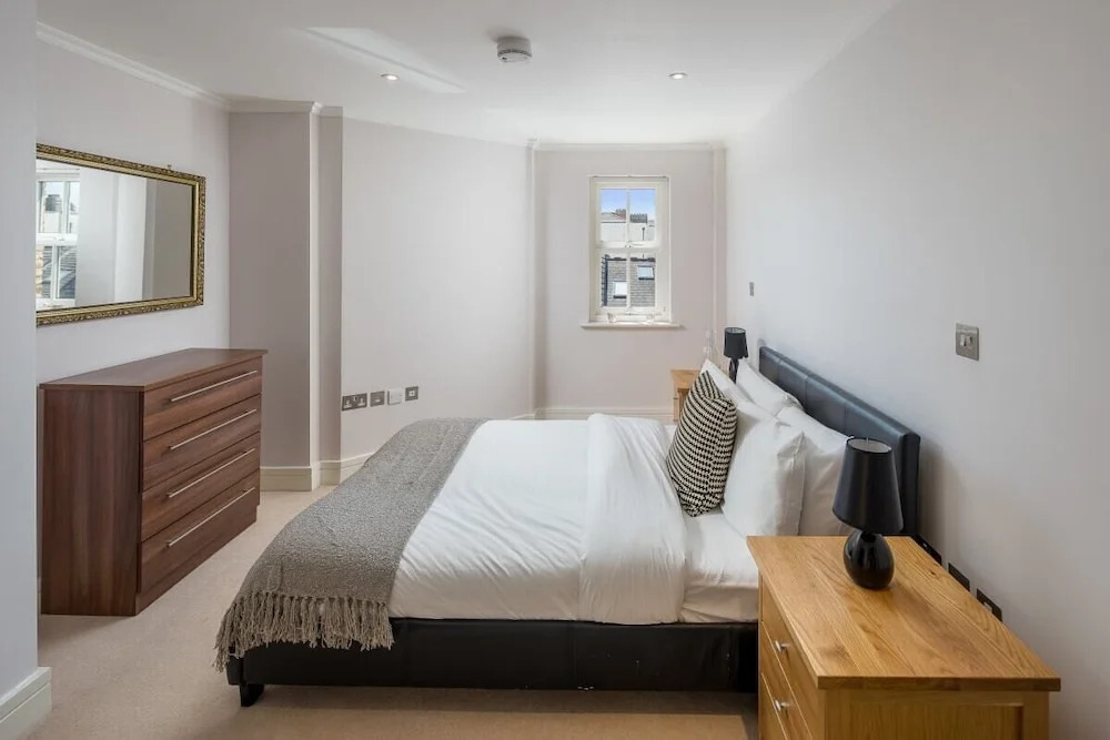 Stylish 1 bed in West Kensington 7mins to Tube