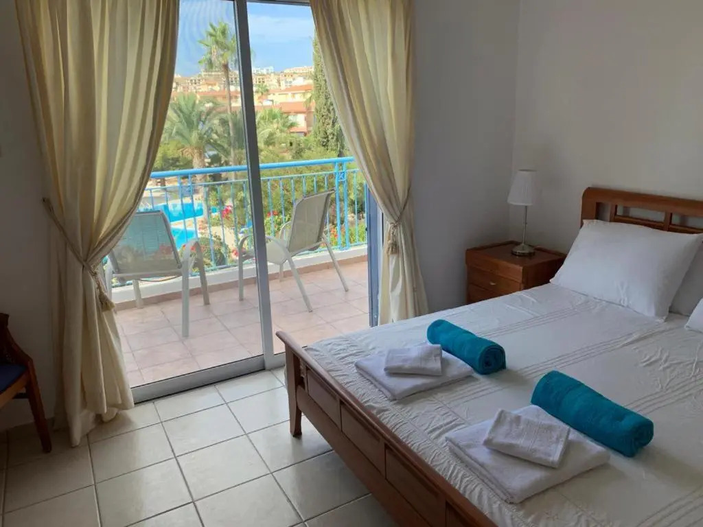 Regina Gardens - Spacious 3 bed, 2 bath maisonette