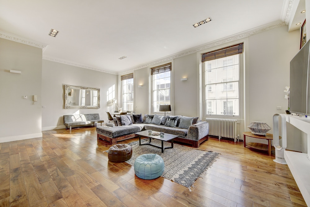 Luxury flat & terrace Hyde Park Stables