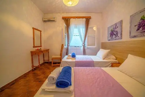 Zeus Pool Apartments