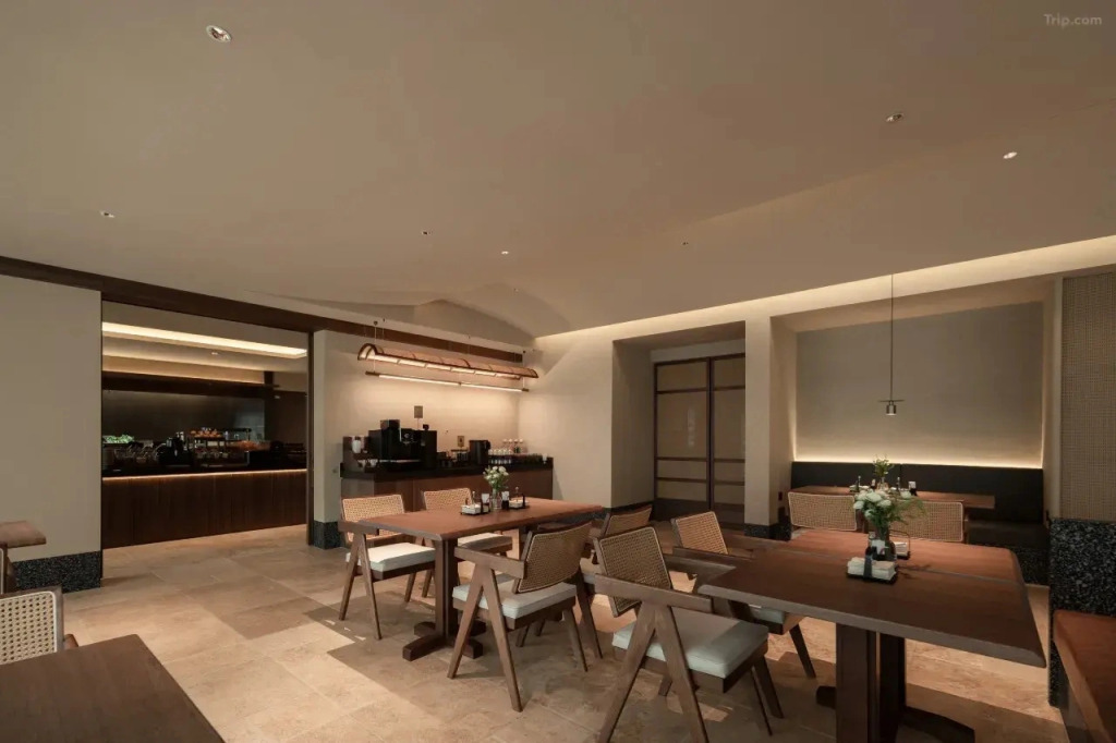 Отель Atour Orign Hotel Chengdu Kuanzhai Alley Changshun Street