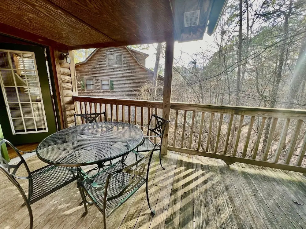 C13 - Forest View two bedroom, two bath Harbor North luxury loft cottage with private hot tub o Lake on Ouachita