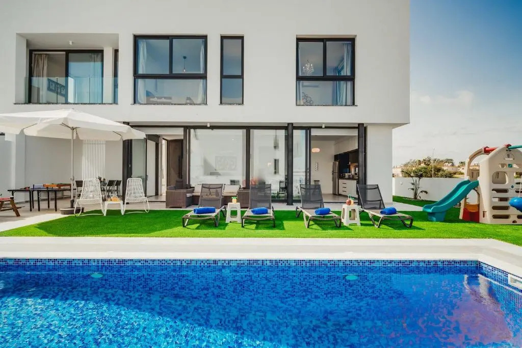 SunnyVillas 4BR New Villa Private Pool in Pernera