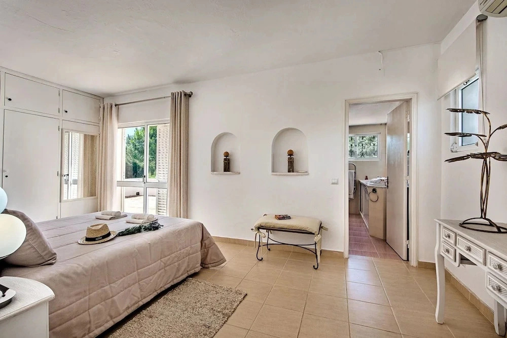 4 Beds, Golf Views, Optional Pool Heating