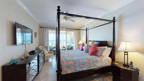South Bay Beach Club #37 Penthouse - 3 Bedroom 3 Bathroom Unit