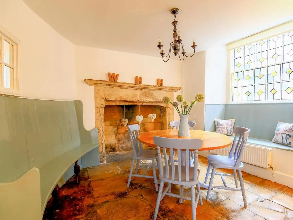 White Hart House, BURFORD
