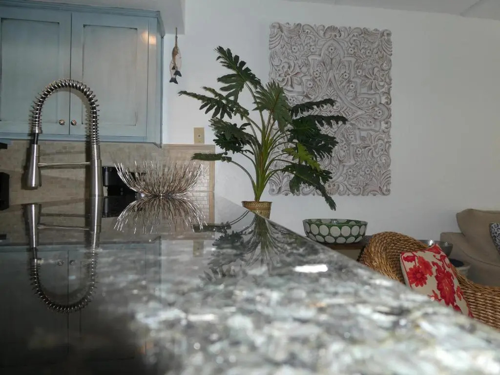 Beachside Bungalow: Surfside I #104