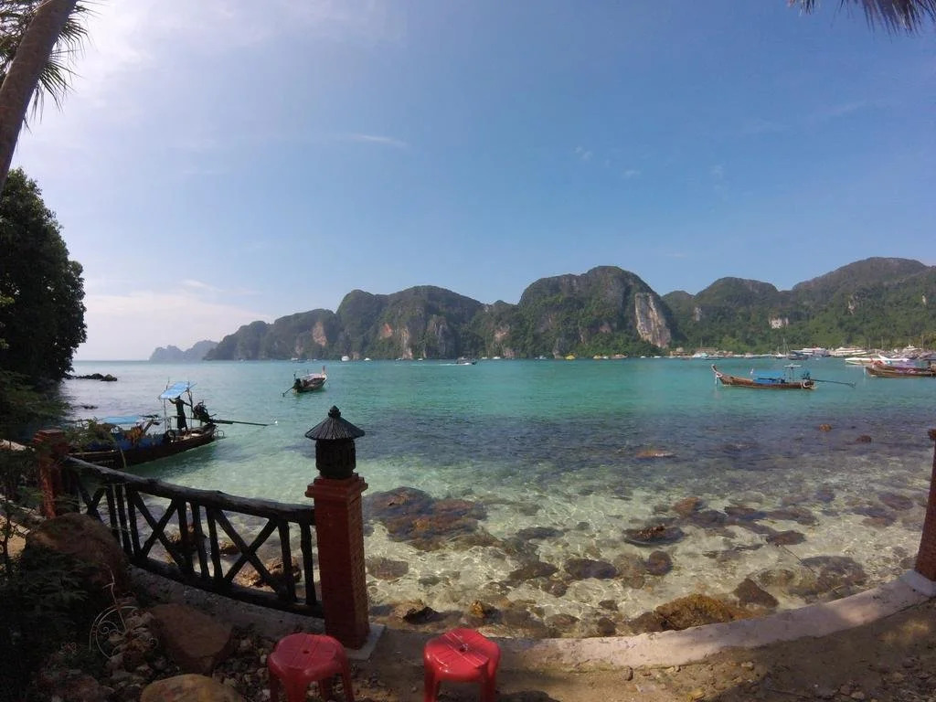 Coma Hostel and Travel Agency(โคมา เลาจน์ แอนด์ โฮสเทล)