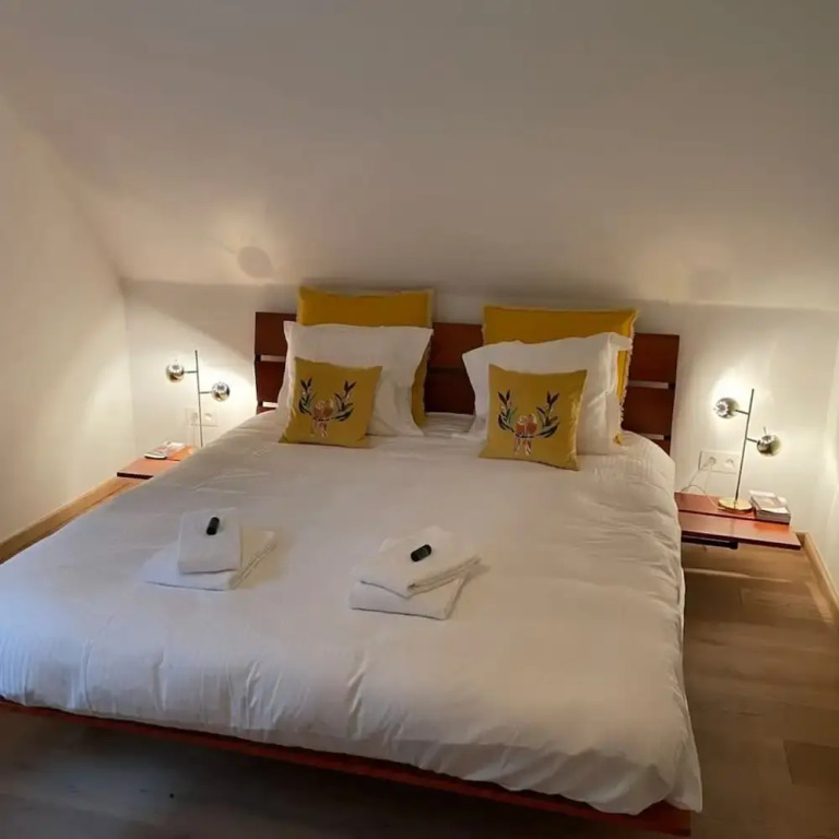 Two Guest-rooms in Stylish Villa - Free Bikes