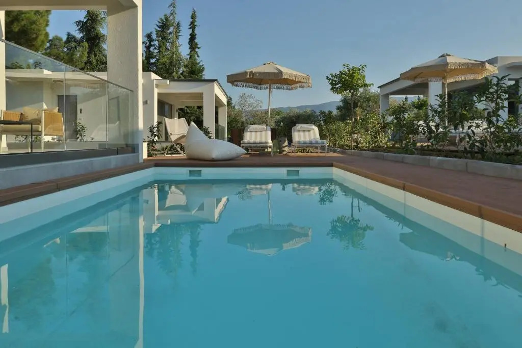 4 Roses Pool Villas