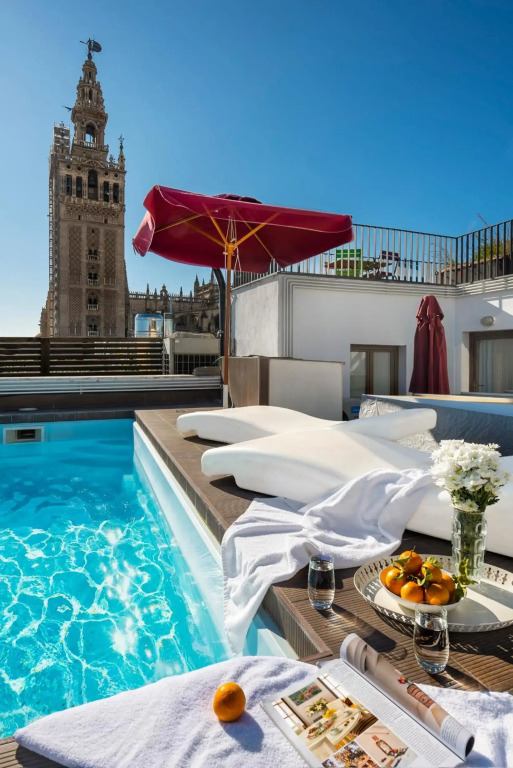 Cathedral Luxury Studio, Swimming Pool and Cathedral Views