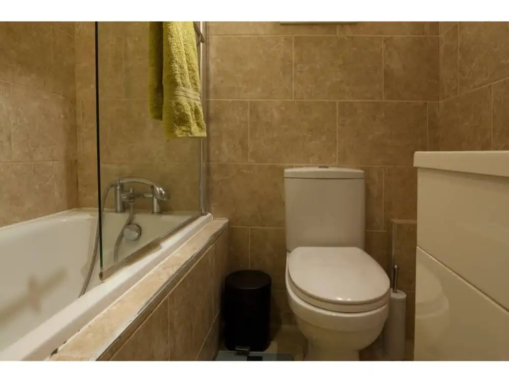 Spacious 2BR Modern Flat in London