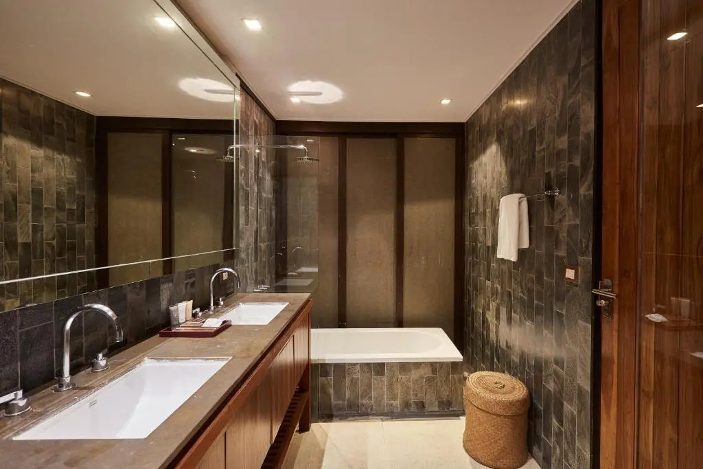 LUXX Langsuan Hotel - SHA Plus