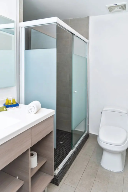 Bright, Comfy w Terrace Apt 1KSB, 1BD, 1 SofaB, 2BTH by Mty Living