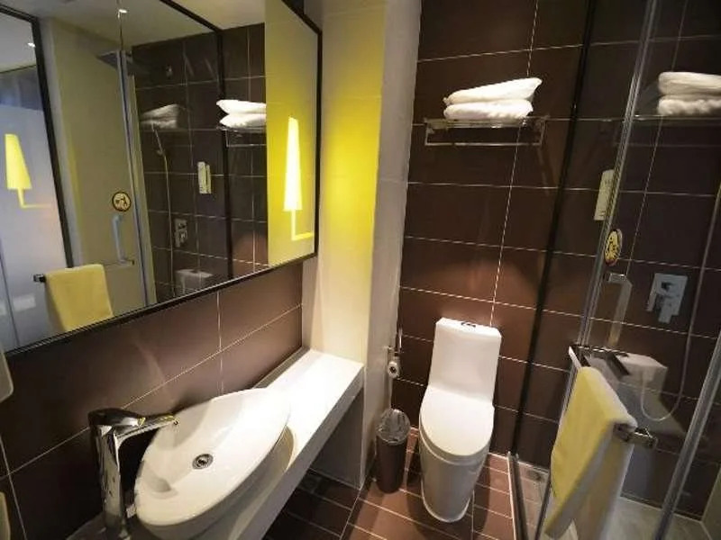 IU Hotel Zhengzhou Lvcheng Square Subway Station Branch