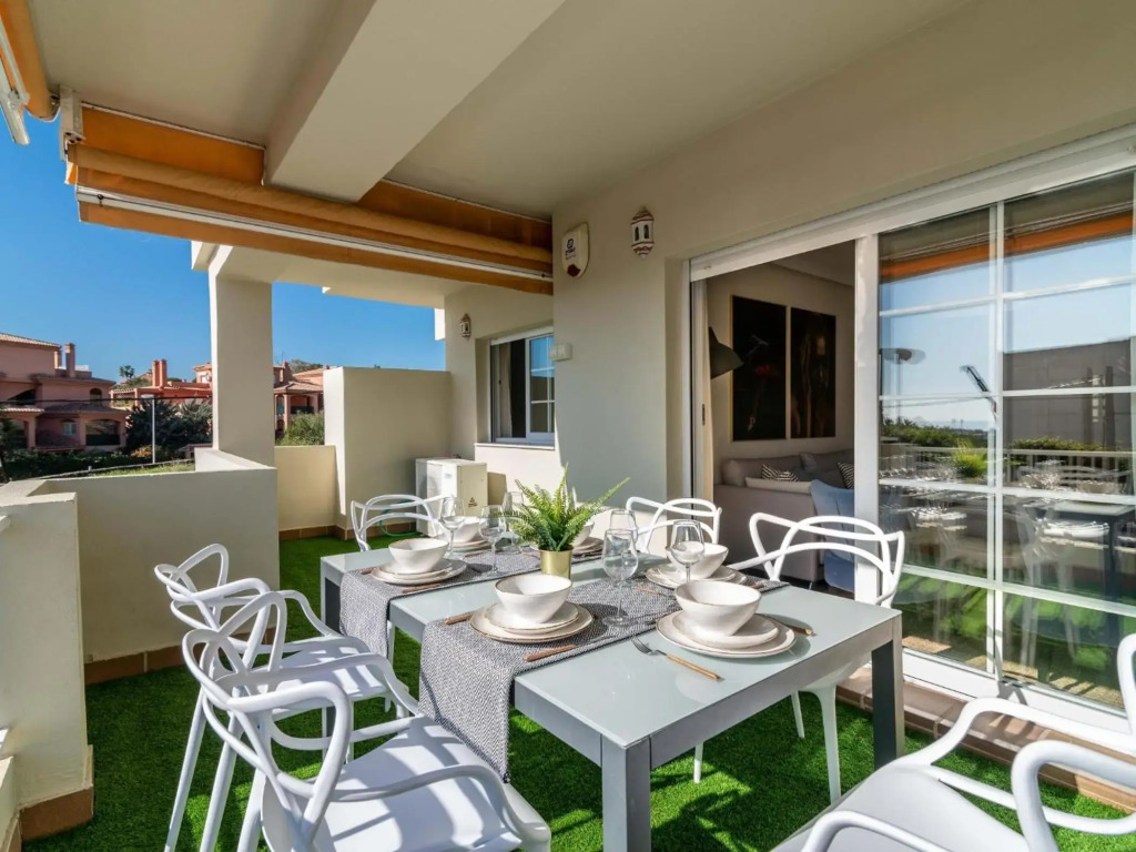 Puente Romano Modern flat, Best location in town