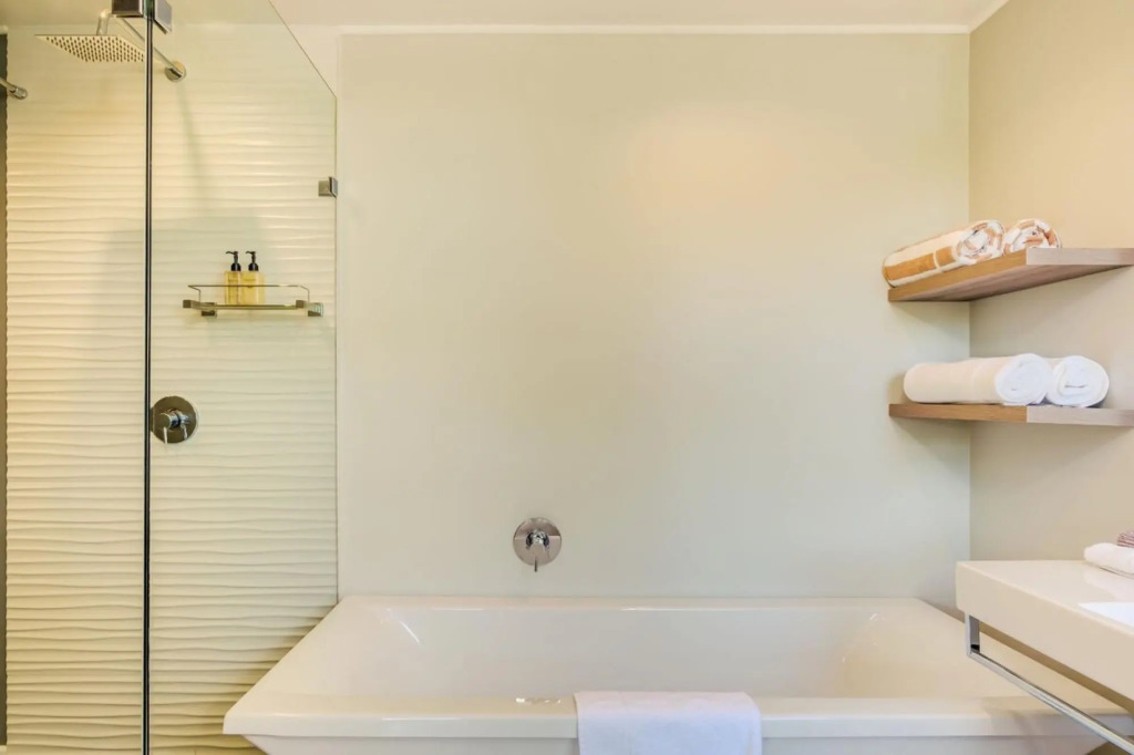 Beautiful 1 Bedroom Apartment With Private Balcony