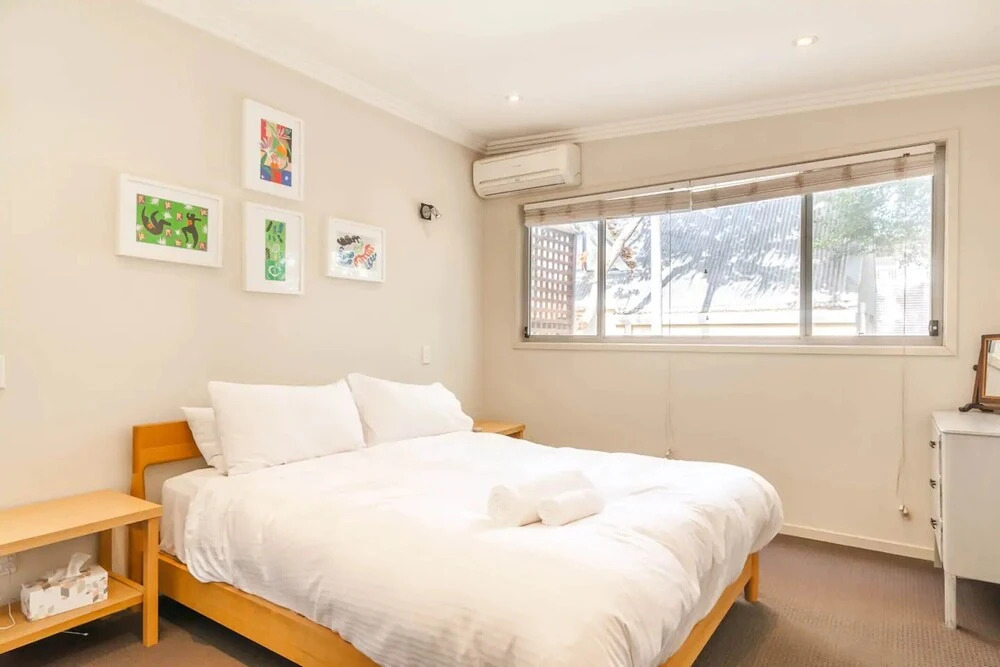 Quiet Terrace Townhouse on the City Fringe