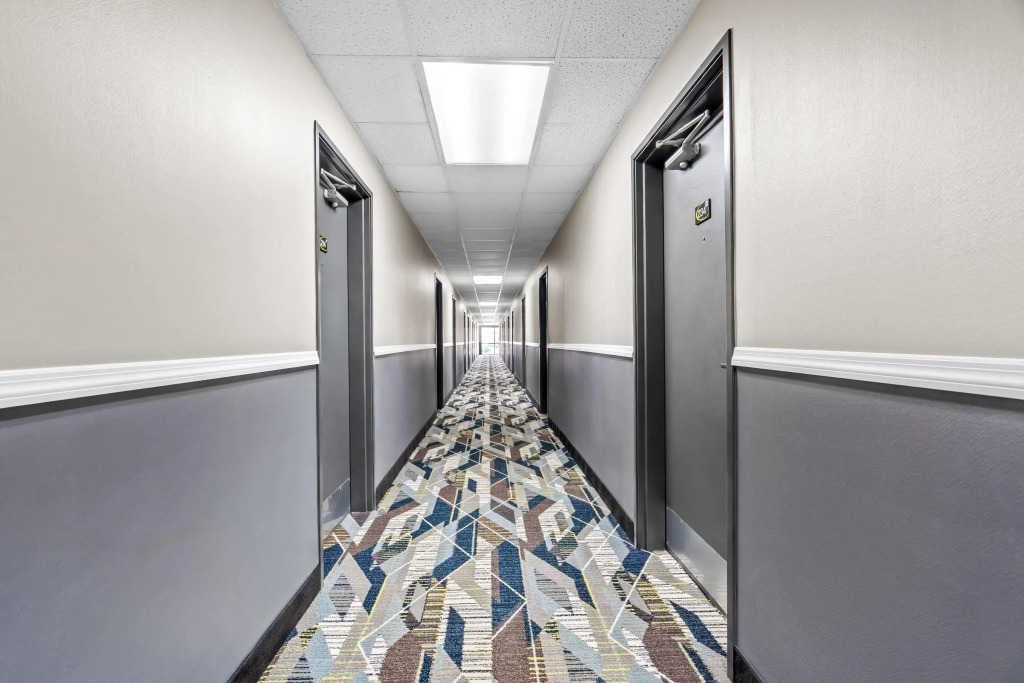Super 8 by Wyndham Farmington