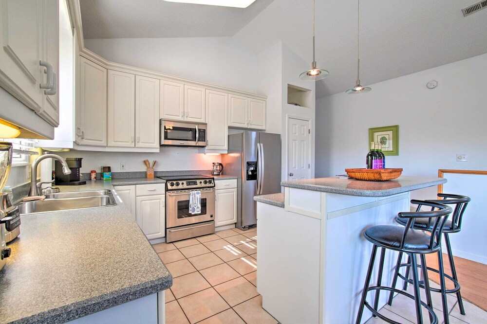 1/2 Mi to Riverwalk! Historic Dtwn Southport Condo