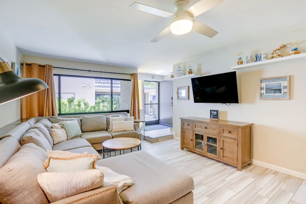 Solana Beach Condo w/ 4 Pools & Beach Access!