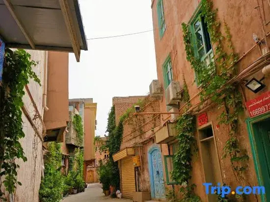 Mogdong Homestay (Kashi Ancient City Scenic Area, Embroidered Hat Bazaar Branch)
