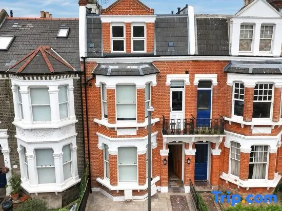 Penthouse Suite|PS5+Parking+60"TV+Netflix|Sleeps 6
