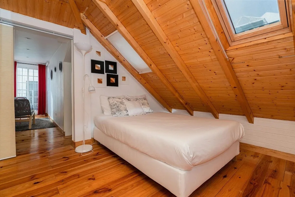 Attic Apartment With Balcony in Bairro Alto