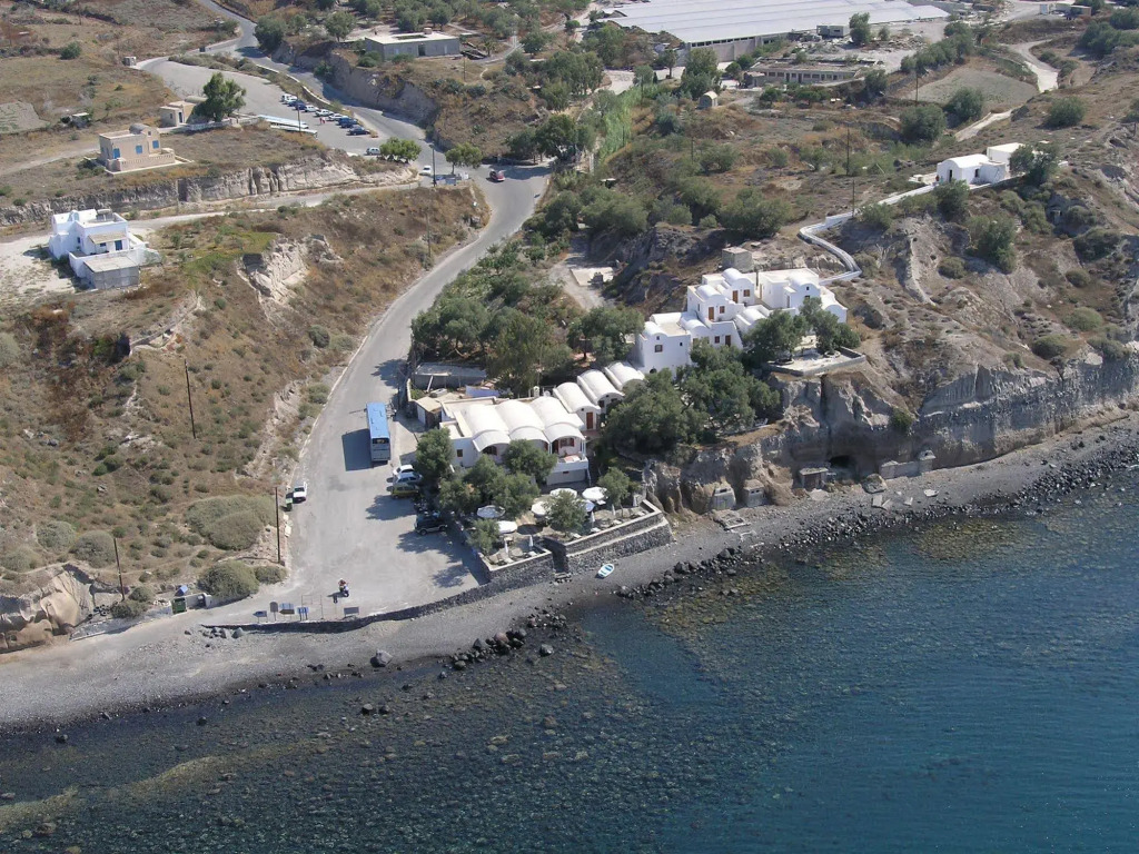 Akrotiri Hotel