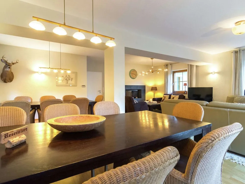 Beautiful Luxury 5 Star Chalet, 17 People With In-house Wellness Centre. A Winner!