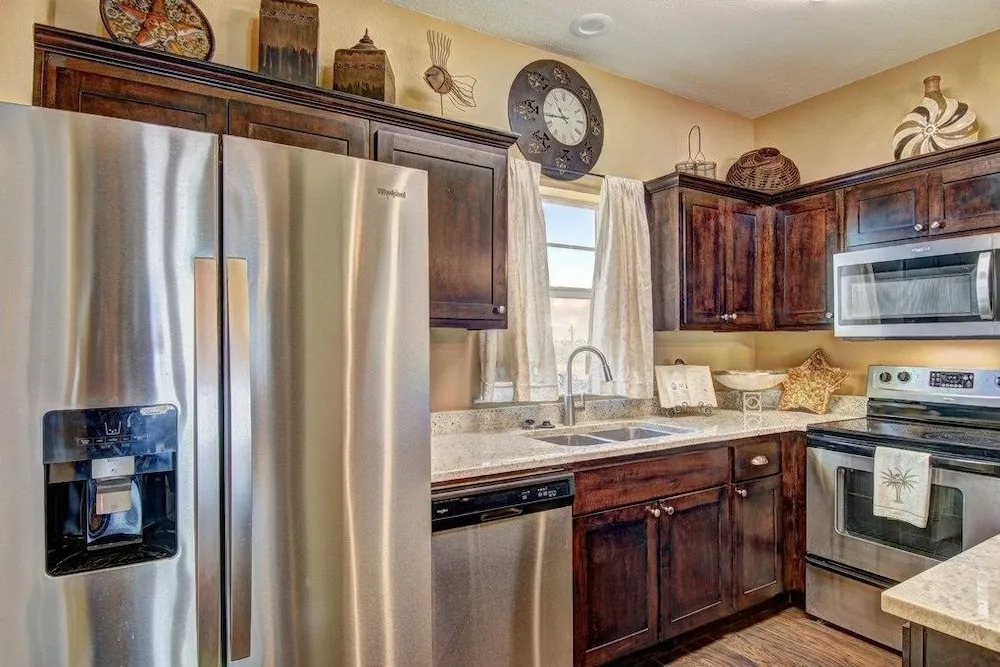 Blondie's Beachhouse - 3 Br Condo