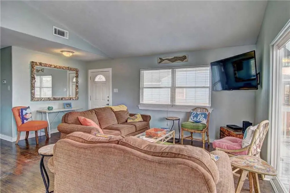 A Big Nauti 5 Bedrooms 2 Bathrooms Home