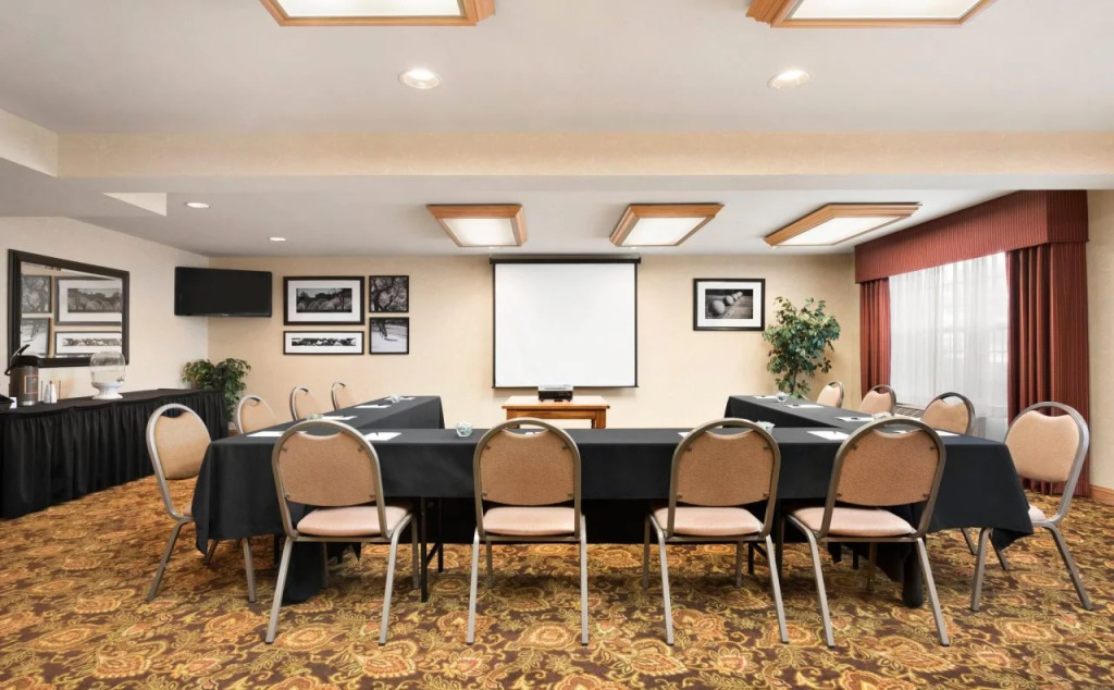 Country Inn & Suites by Radisson, Madison, WI