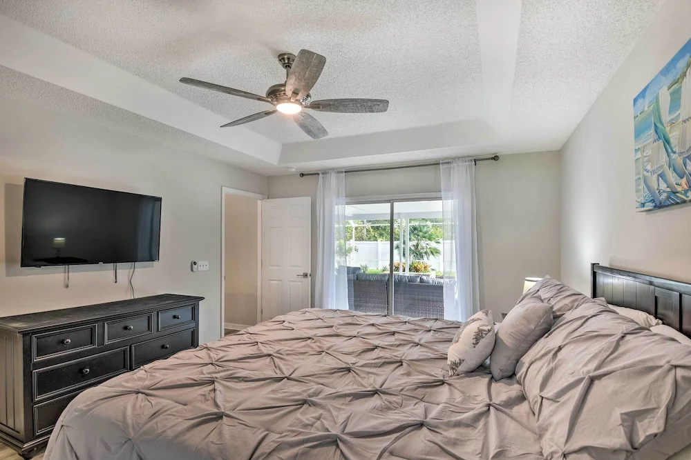 Palm Coast Retreat w/ Lanai < 8 Mi to Beach!