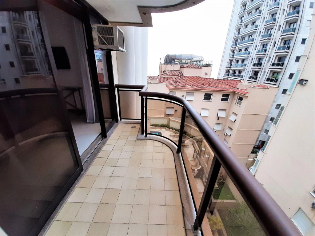 Apartamento Com Serviços Próximo A Praia De Ipanema