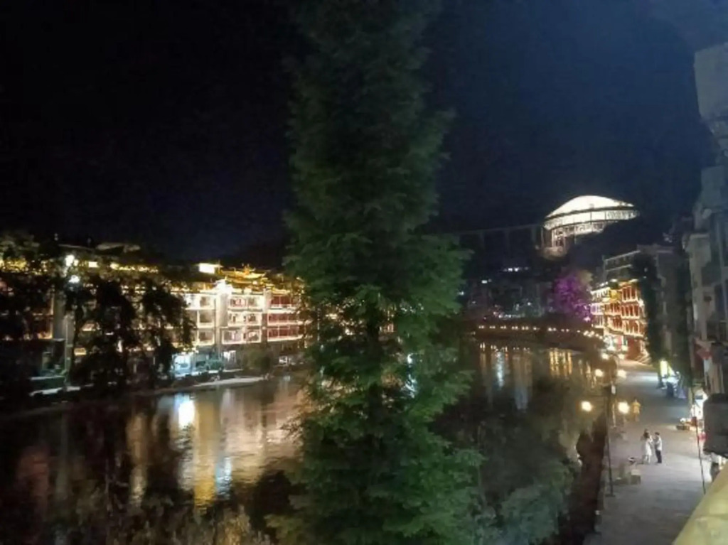 Fengyuan Yuanjiangjing Hotel