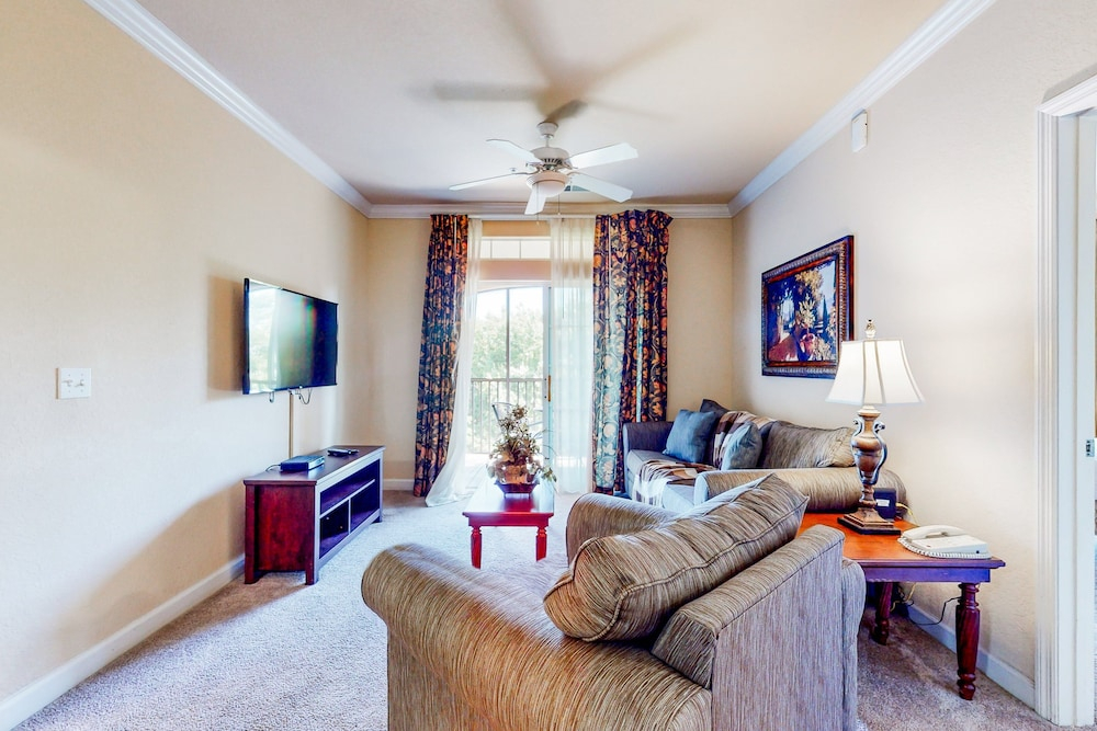 Resort Condo With Heated Pool, Gym, BBQ Area, Balcony, W/d, Children's Pool, AC