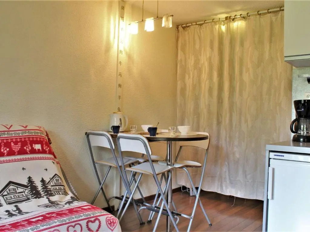 Appartement cosy 2 pièces avec balcon et accès piscine à Risoul - FR-1-330-164