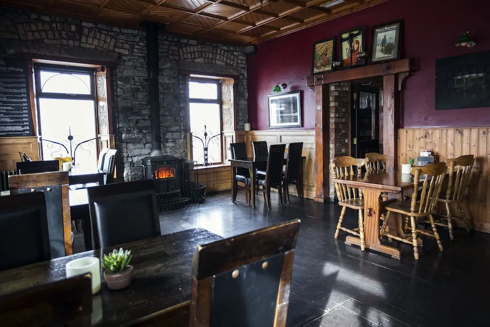 Maddens Bridge Bar & Guesthouse