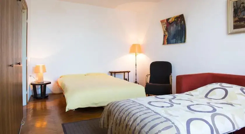 Downtown Cosmopolitan Apartment
