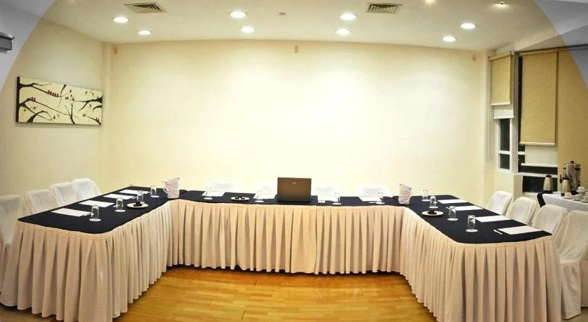 Angeles Suites & Hotel