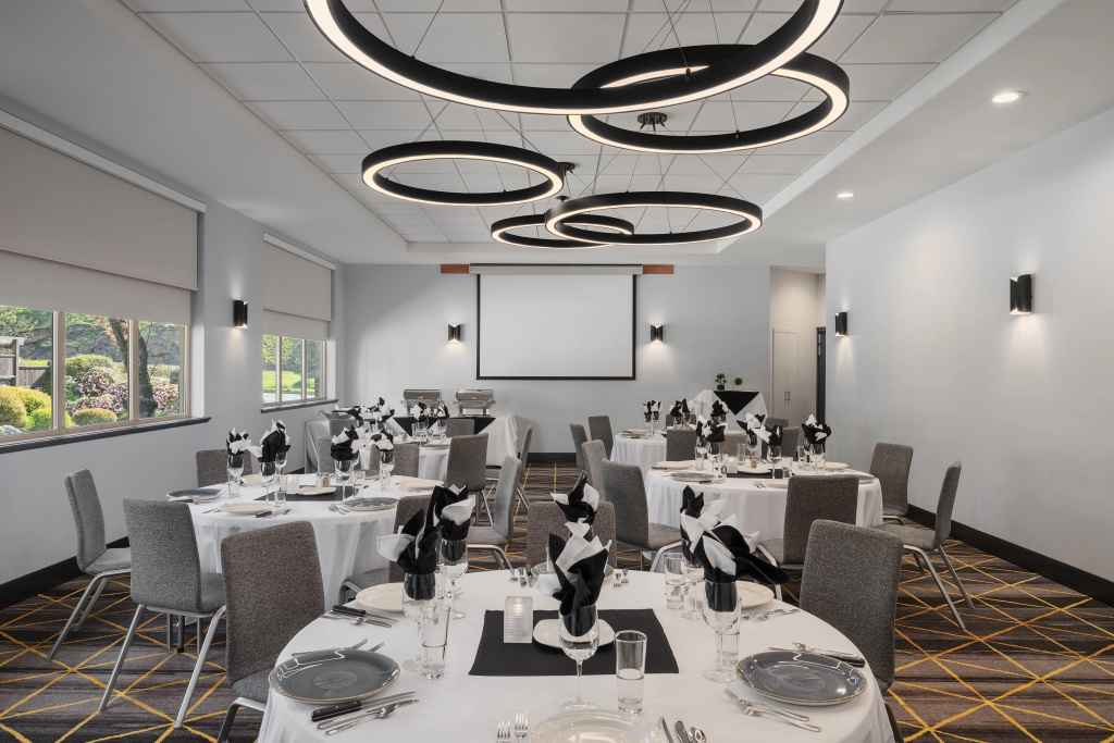 Holiday Inn Victoria - Elk Lake by IHG