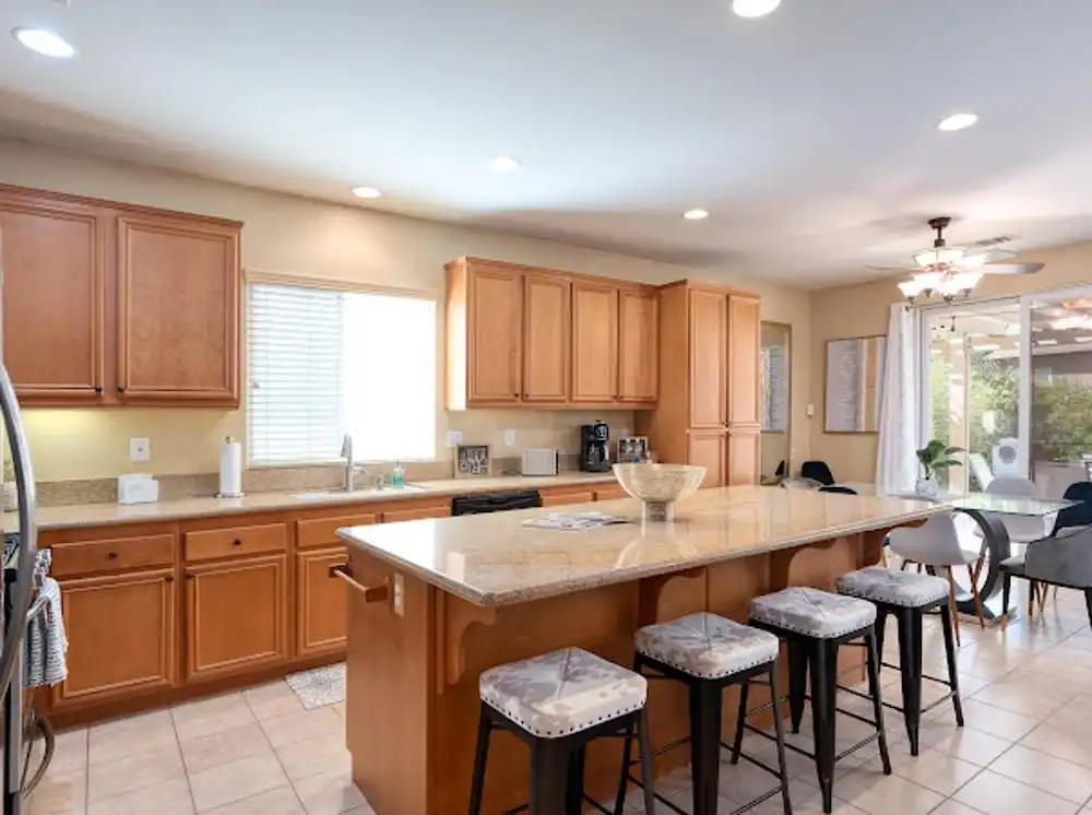Stunning 4-bed House in Indio in Golf Course Commu