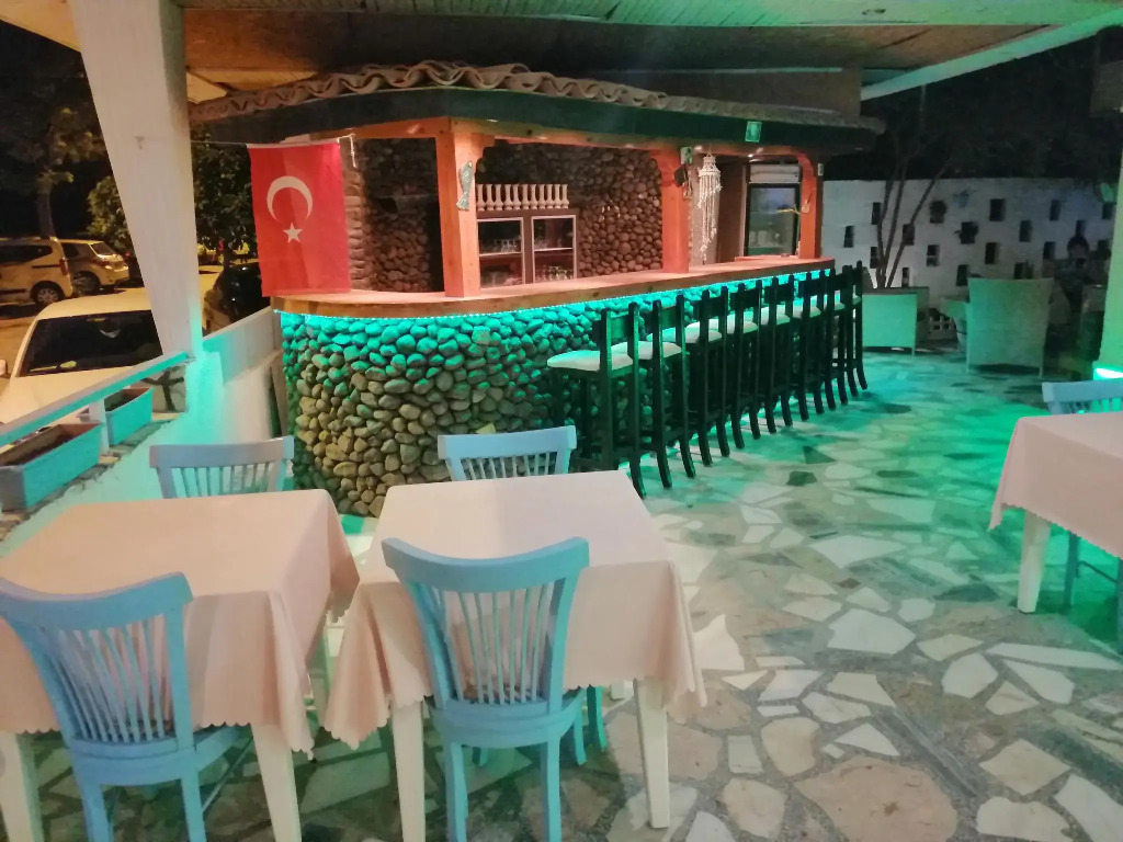 Arya Hotel