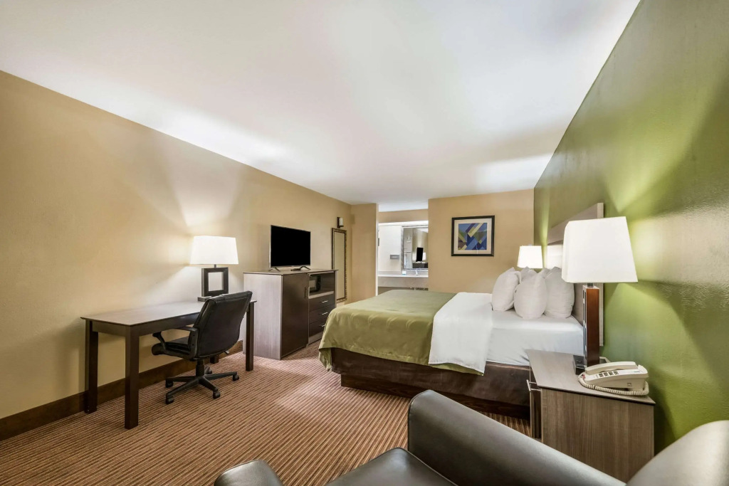Quality Inn & Suites Garland - East Dallas